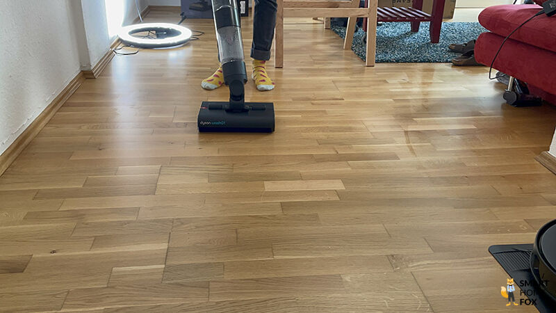 Следы от влажной уборки Dyson Wash G1